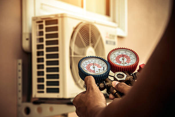 Professional Hvac Installation technician working in White House, TN